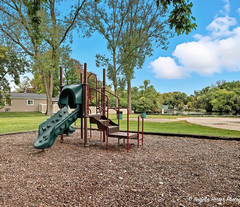 Tiny photo for 5703 Fox Lake Road, McHenry, IL 60051 (MLS # 12504338)