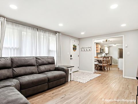 Tiny photo for 5703 Fox Lake Road, McHenry, IL 60051 (MLS # 12504338)