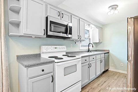 Tiny photo for 5703 Fox Lake Road, McHenry, IL 60051 (MLS # 12504338)