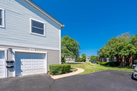 Tiny photo for 716 Inverrary Lane #D, Deerfield, IL 60015 (MLS # 12615613)