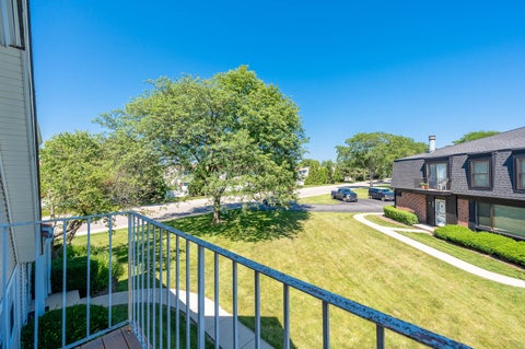 Tiny photo for 716 Inverrary Lane #D, Deerfield, IL 60015 (MLS # 12615613)