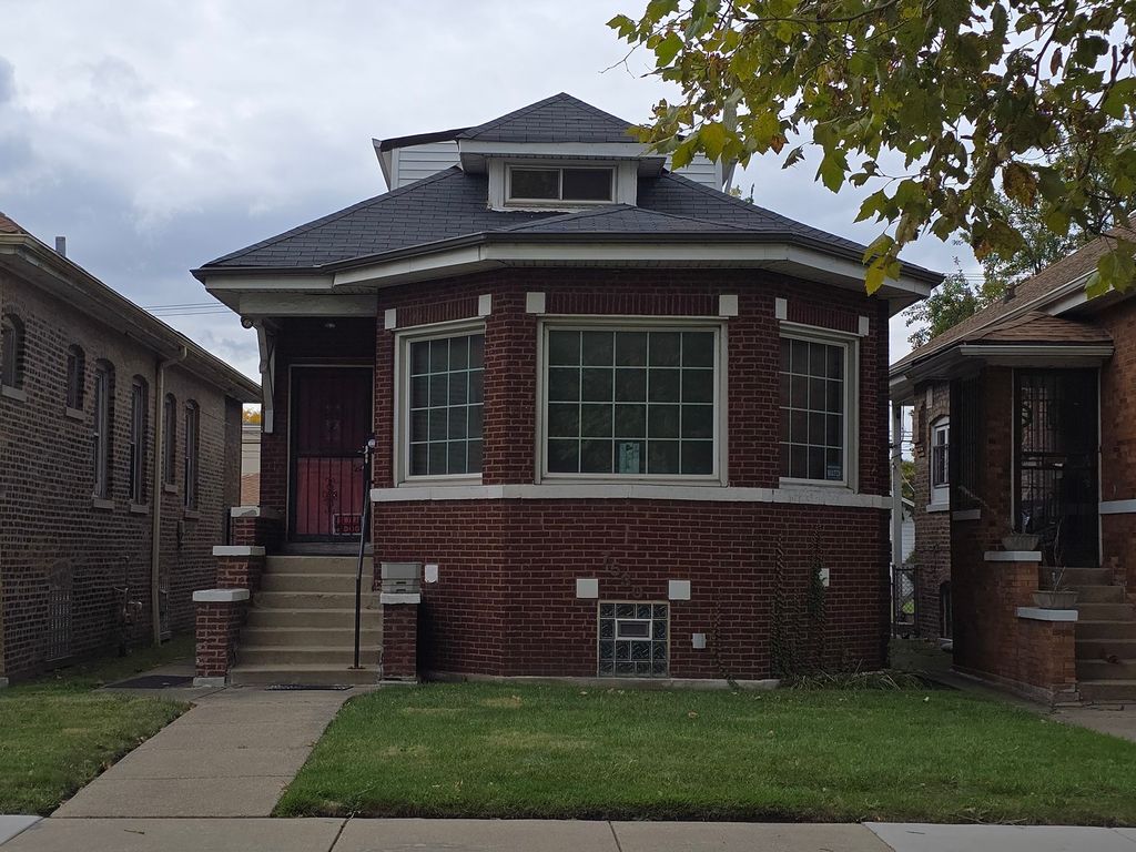 Photo for 7530 S Wabash Avenue, Chicago, IL 60619 (MLS # 12498788)