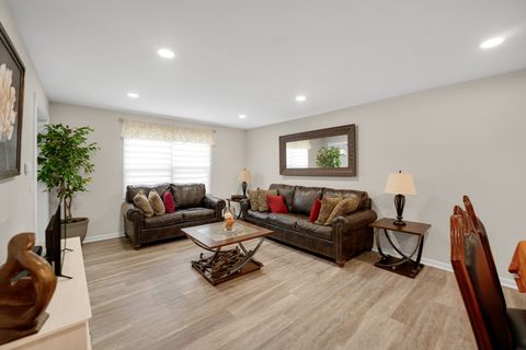 Tiny photo for 4 Wolfe Court, Woodridge, IL 60517 (MLS # 12500313)