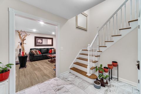 Tiny photo for 4 Wolfe Court, Woodridge, IL 60517 (MLS # 12500313)