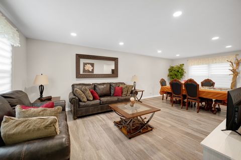 Tiny photo for 4 Wolfe Court, Woodridge, IL 60517 (MLS # 12500313)