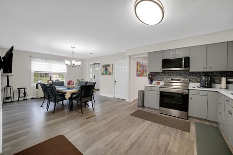 Tiny photo for 4 Wolfe Court, Woodridge, IL 60517 (MLS # 12500313)