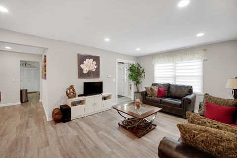 Tiny photo for 4 Wolfe Court, Woodridge, IL 60517 (MLS # 12500313)