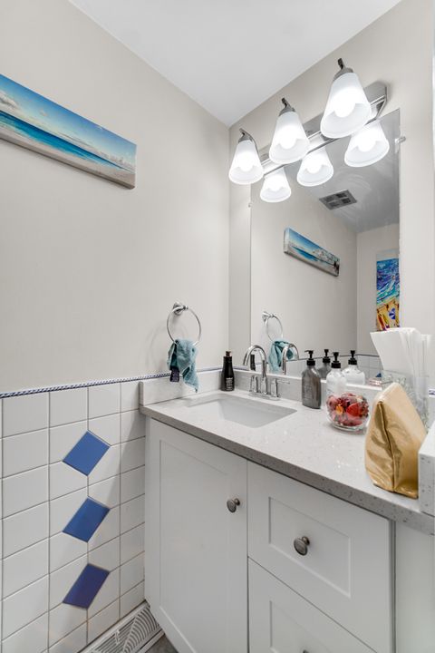 Tiny photo for 4 Wolfe Court, Woodridge, IL 60517 (MLS # 12500313)