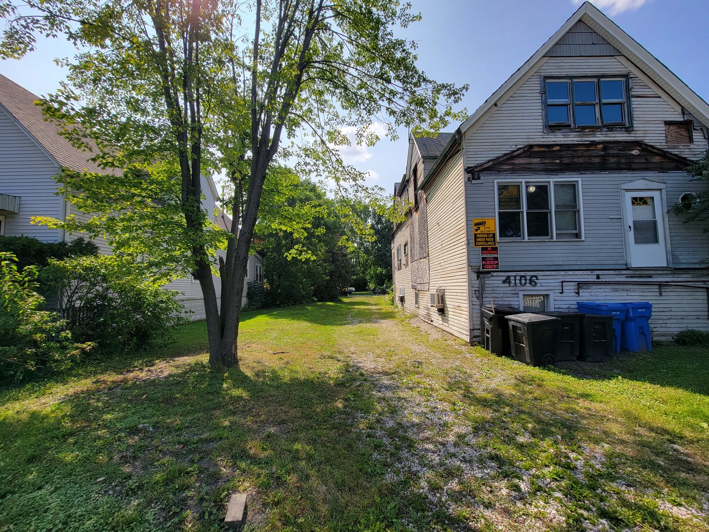 4106 N MOBILE Avenue