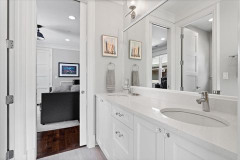 Tiny photo for 3509 N Janssen Avenue, Chicago, IL 60657 (MLS # 12461816)