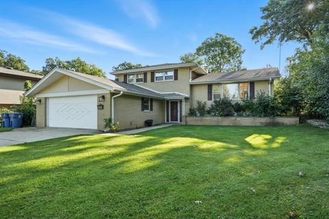 Tiny photo for 10025 S 86th Court, Palos Hills, IL 60465 (MLS # 12487707)