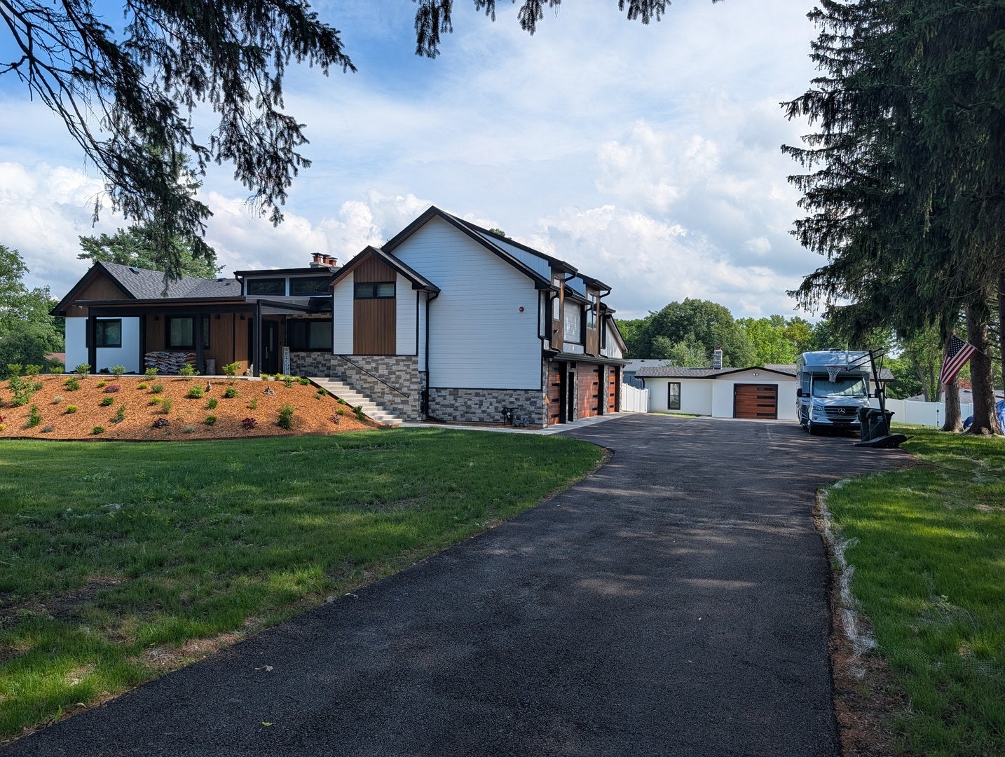 675 W Gilbert Road