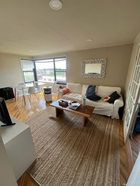 525 W Aldine Avenue 602