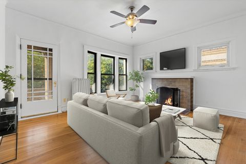 Tiny photo for 718 W SHERIDAN Road #3S, Chicago, IL 60613 (MLS # 12481604)
