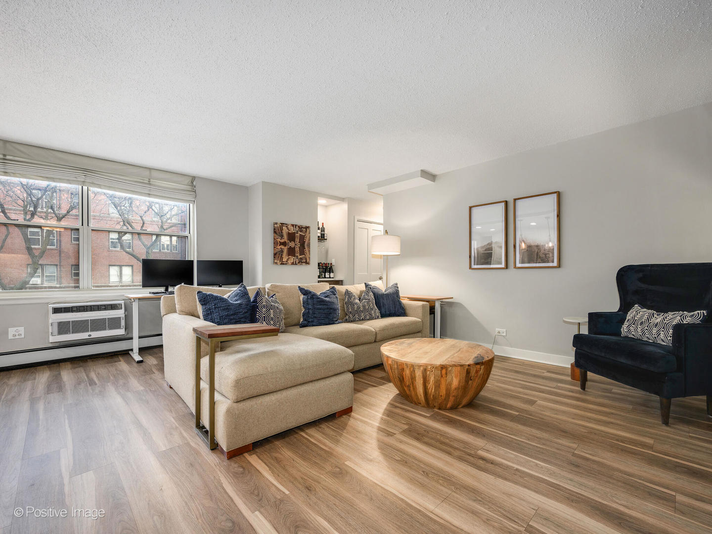 3033 N SHERIDAN Road M1