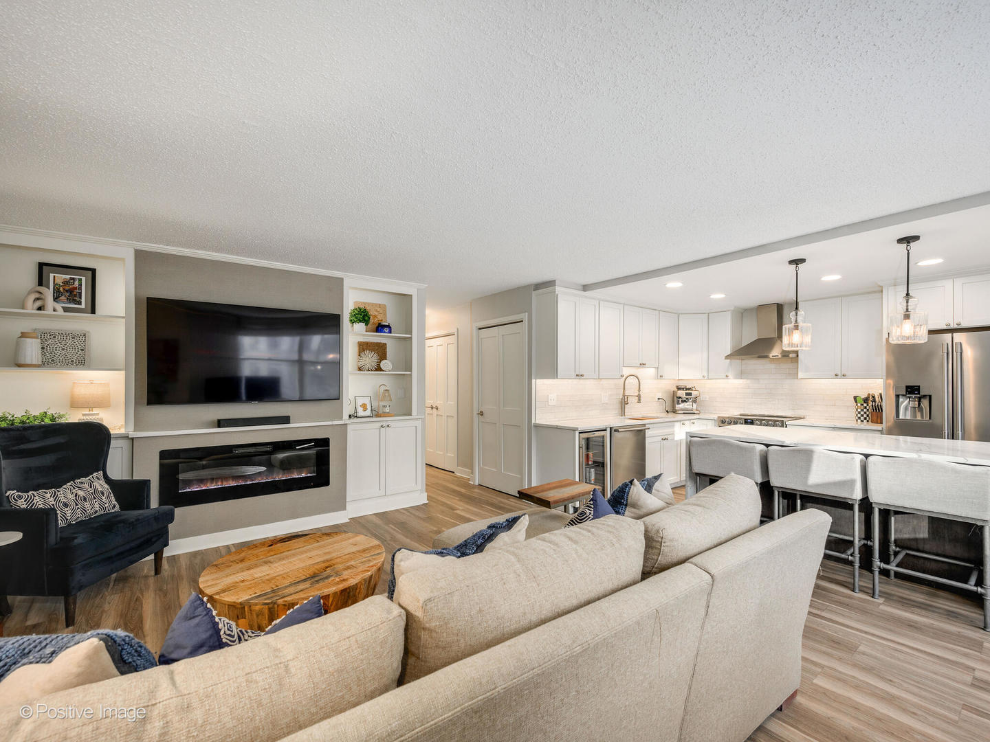 3033 N SHERIDAN Road M1