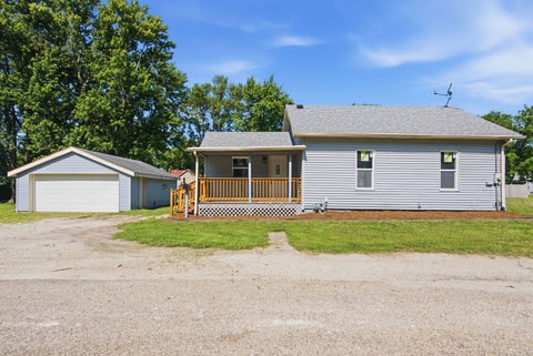 Photo of 1005 1/2 Little Lundy Street, Streator, IL 61364 (MLS # 12708328)