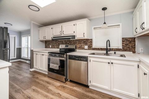 Tiny photo for 14574 EASTLAND Road, Marion, IL 62959 (MLS # EB460449)