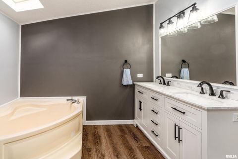 Tiny photo for 14574 EASTLAND Road, Marion, IL 62959 (MLS # EB460449)