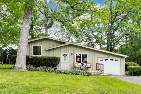 Photo of 1281 Banbury Road, Mundelein, IL 60060 (MLS # 12659959)