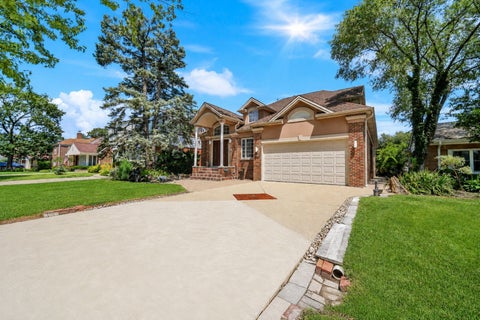 Tiny photo for 1704 MARGUERITE Street, Park Ridge, IL 60068 (MLS # 12751312)