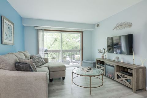 Tiny photo for 6814 Joliet Road #9, Indian Head Park, IL 60525 (MLS # 12459054)