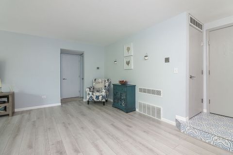 Tiny photo for 6814 Joliet Road #9, Indian Head Park, IL 60525 (MLS # 12459054)