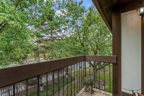 Tiny photo for 6814 Joliet Road #9, Indian Head Park, IL 60525 (MLS # 12459054)
