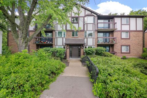 Tiny photo for 6814 Joliet Road #9, Indian Head Park, IL 60525 (MLS # 12459054)