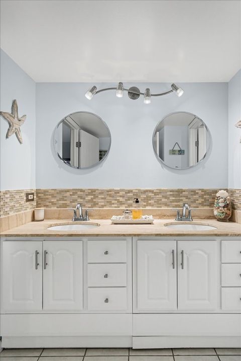 Tiny photo for 6814 Joliet Road #9, Indian Head Park, IL 60525 (MLS # 12459054)