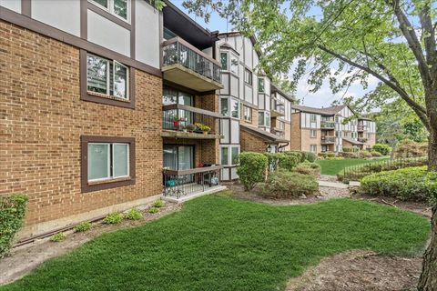Tiny photo for 6814 Joliet Road #9, Indian Head Park, IL 60525 (MLS # 12459054)