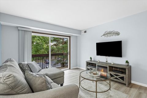 Tiny photo for 6814 Joliet Road #9, Indian Head Park, IL 60525 (MLS # 12459054)