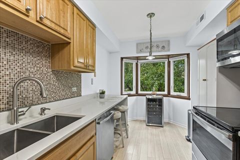 Tiny photo for 6814 Joliet Road #9, Indian Head Park, IL 60525 (MLS # 12459054)