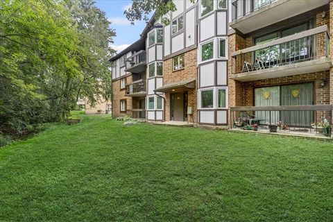Tiny photo for 6814 Joliet Road #9, Indian Head Park, IL 60525 (MLS # 12459054)