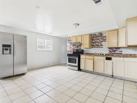 Tiny photo for 945 W 115th Place, Chicago, IL 60643 (MLS # 12622443)