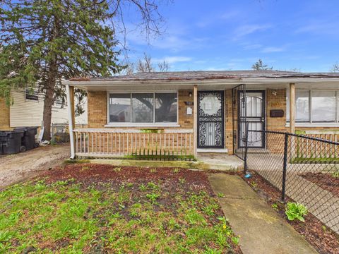 Photo of 945 W 115th Place, Chicago, IL 60643 (MLS # 12622443)
