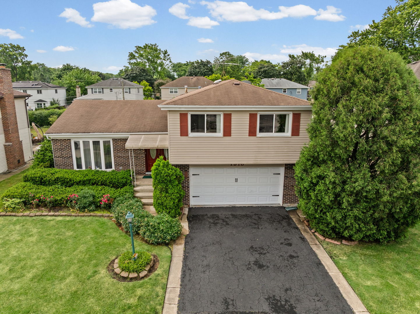 1913 E SEMINOLE Lane