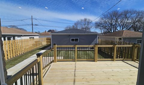 Tiny photo for 7509 N Oleander Avenue, Chicago, IL 60631 (MLS # 12604724)