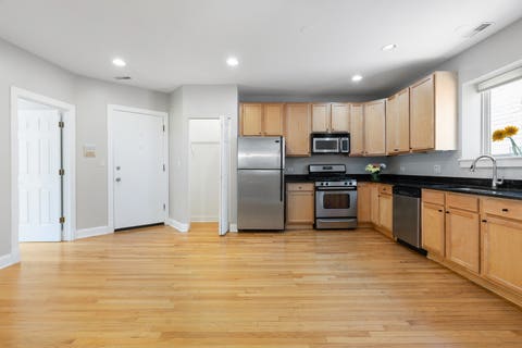 Tiny photo for 6819 N Lakewood Avenue #3E, Chicago, IL 60626 (MLS # 12681708)
