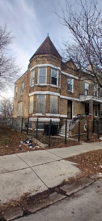 112 N Kilbourn Avenue