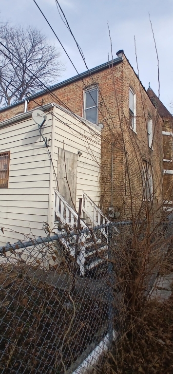 112 N Kilbourn Avenue