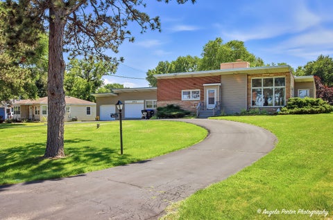 Tiny photo for 2923 Shorewood Drive, McHenry, IL 60050 (MLS # 12770371)