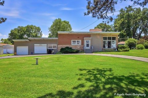 Photo of 2923 Shorewood Drive, McHenry, IL 60050 (MLS # 12770371)