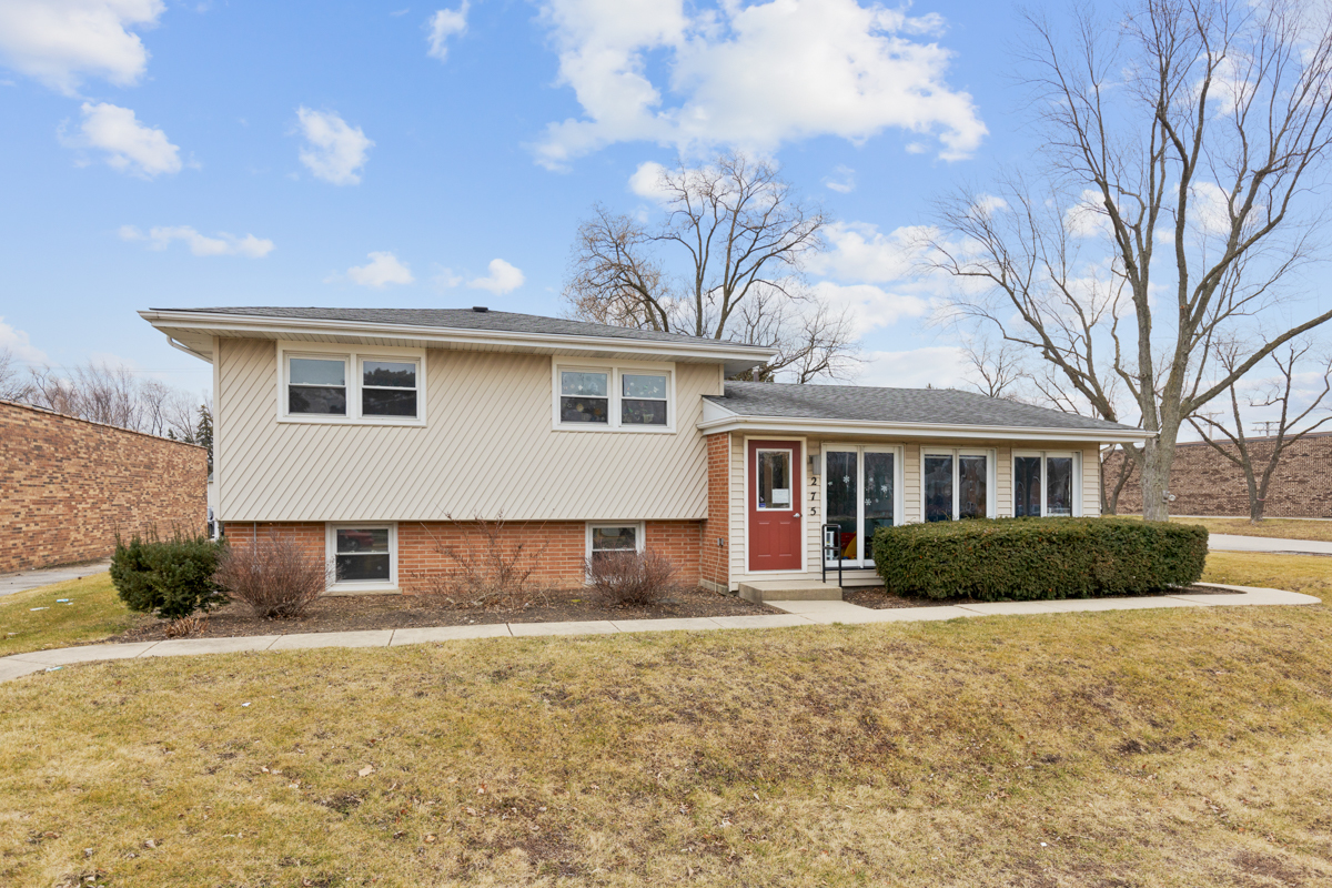 275 W Dundee Road