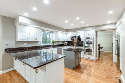 Tiny photo for 9 Devonshire Lane, Lincolnshire, IL 60069 (MLS # 12607216)