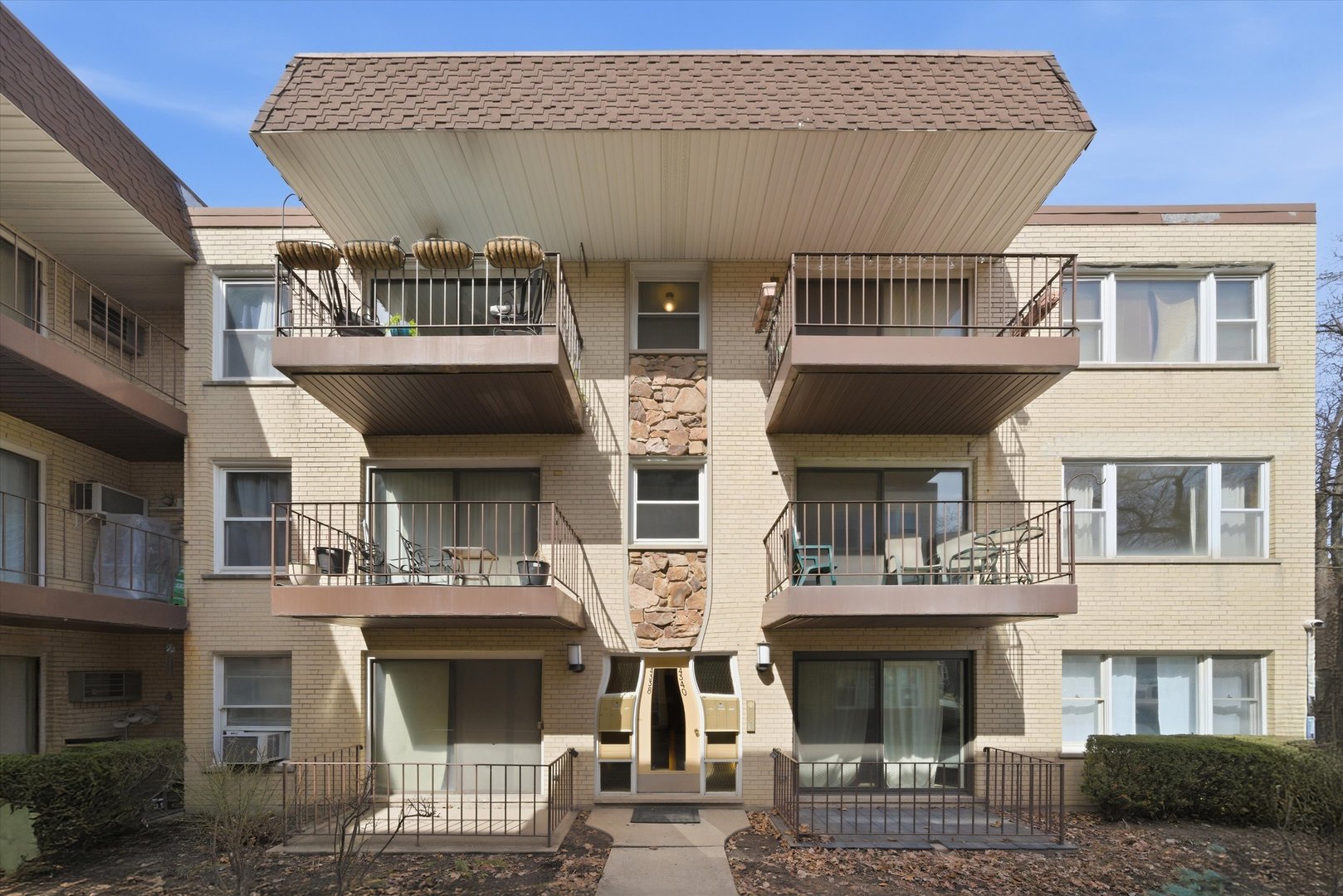 4340 N Keeler Avenue 1F