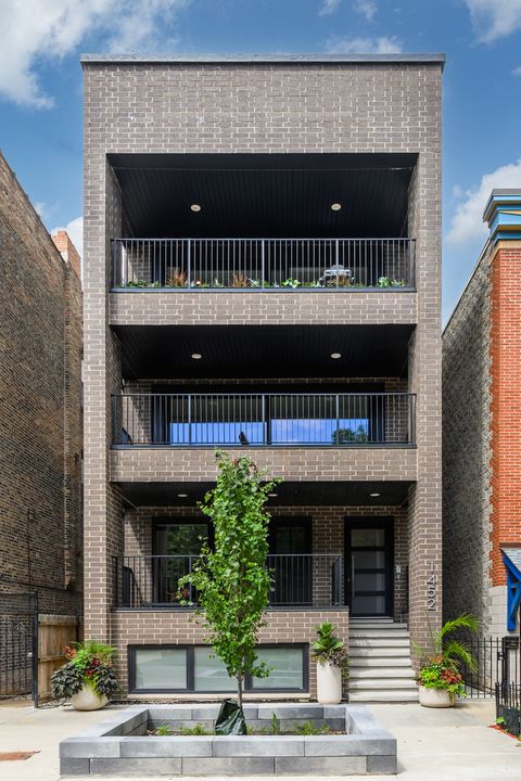 1452 N Leavitt Street 3 Chicago IL 60622