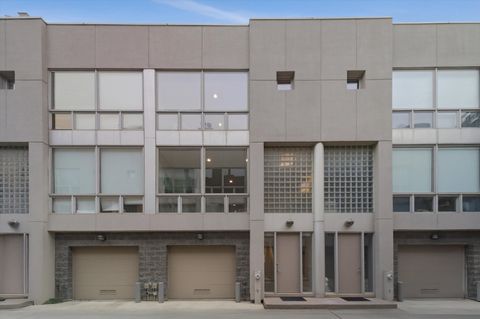 Photo of 678 N Peoria Street #C, Chicago, IL 60642 (MLS # 12420033)