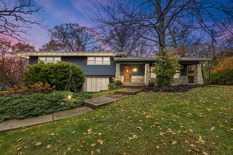 Tiny photo for 1292 Oak Trail Drive, Libertyville, IL 60048 (MLS # 12499575)