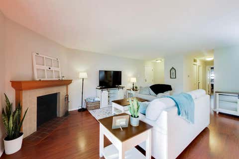 Tiny photo for 265 Wilmette Court #B1, Schaumburg, IL 60193 (MLS # 12728574)